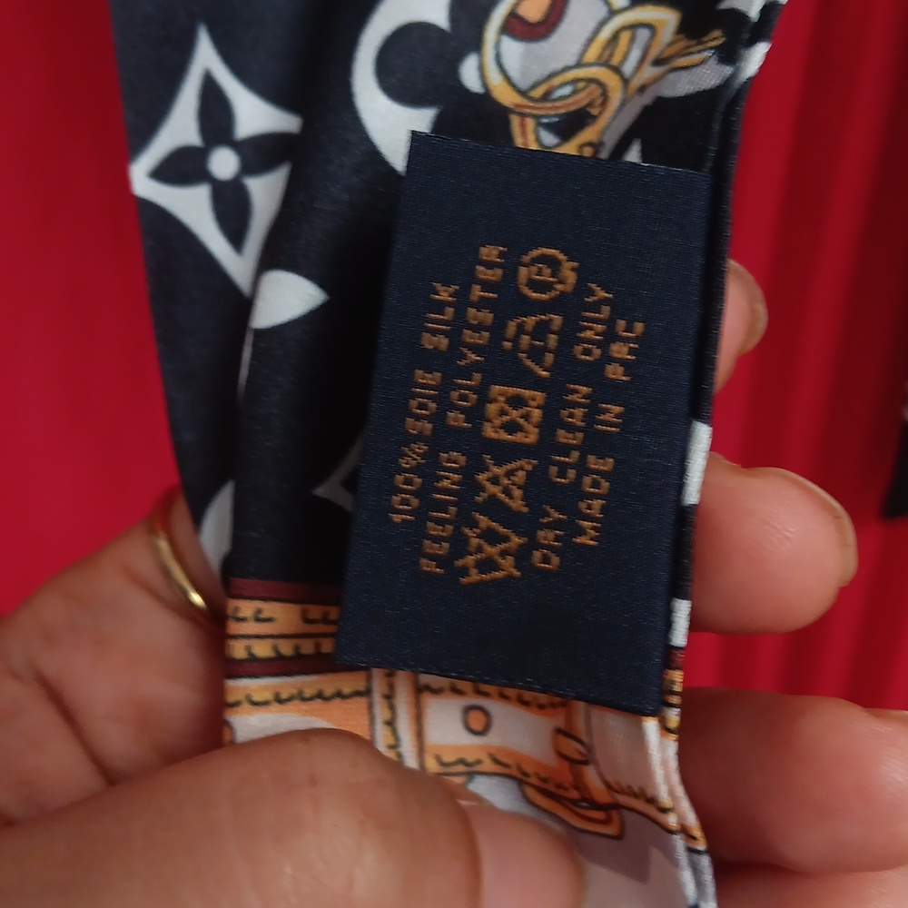 LOUIS VUITTON Scarf For Winter, Made In Paris - Picture 8 of 11